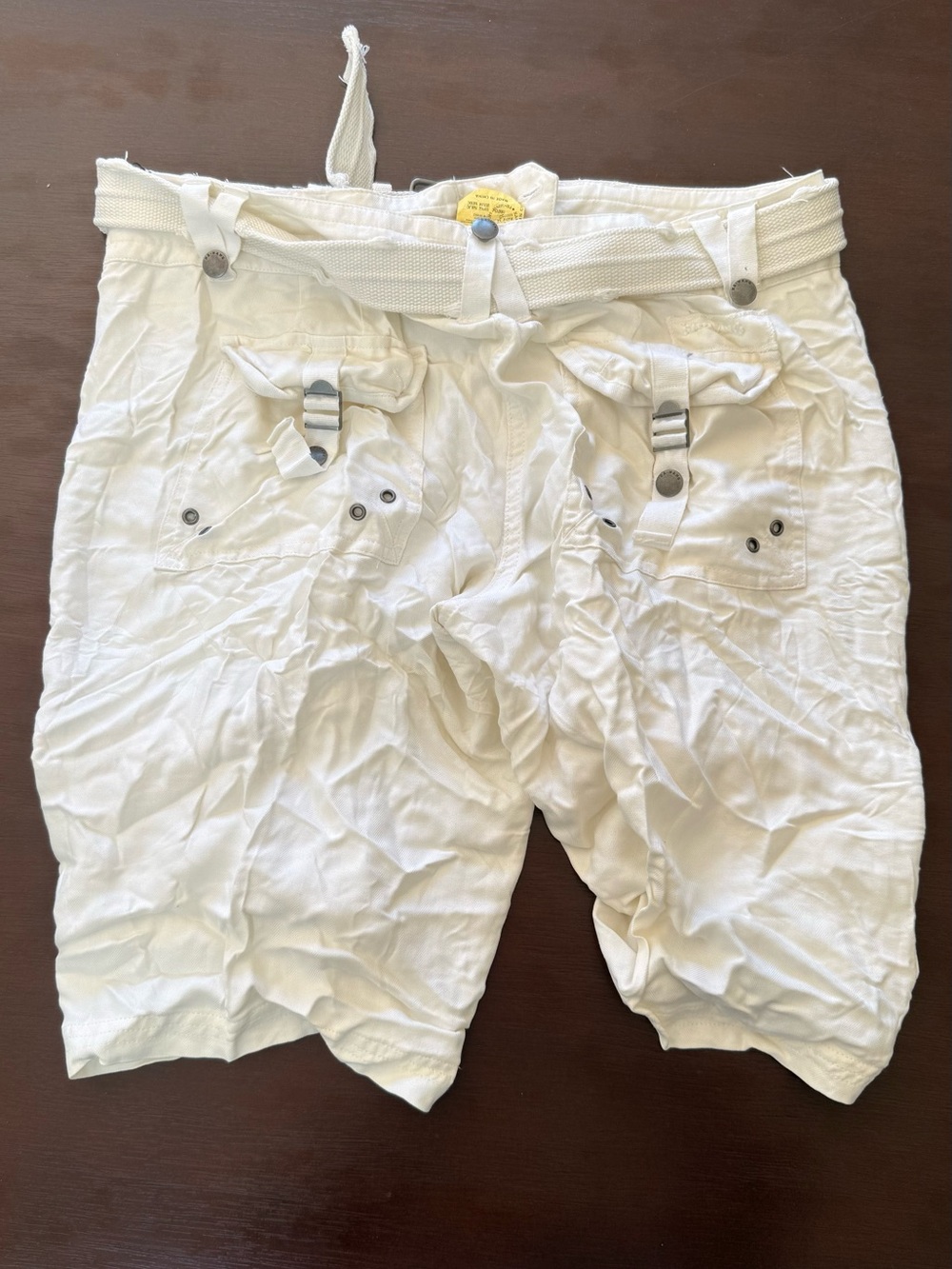 Da-Nang White Cargo Shorts with Belt and Zip Pockets - Picture 2 of 2
